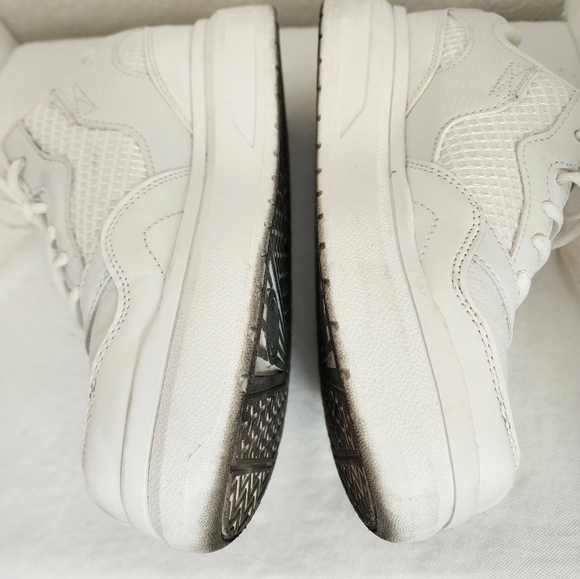 Andi 1 White Athletic Youth Sneakers Size 4 - Picture 4 of 6